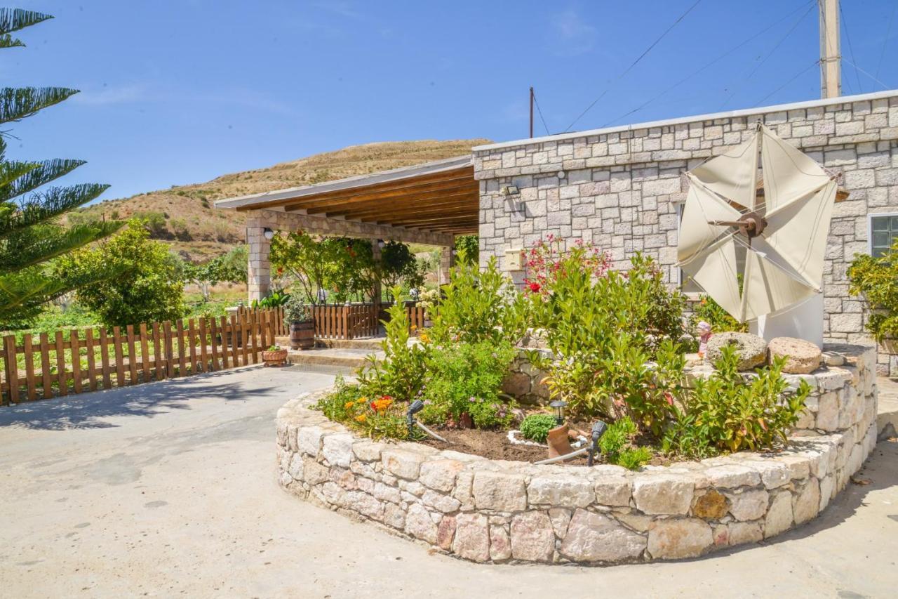 Emilia'S Little Farmhouses Agioi Anargyroi  Exteriör bild